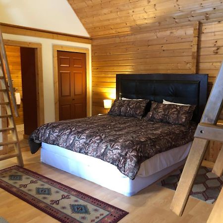 Camels Hump Guest Ranch Lumby Extérieur photo