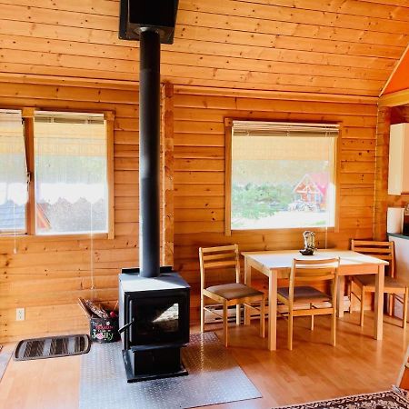 Camels Hump Guest Ranch Lumby Extérieur photo