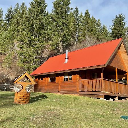 Camels Hump Guest Ranch Lumby Extérieur photo