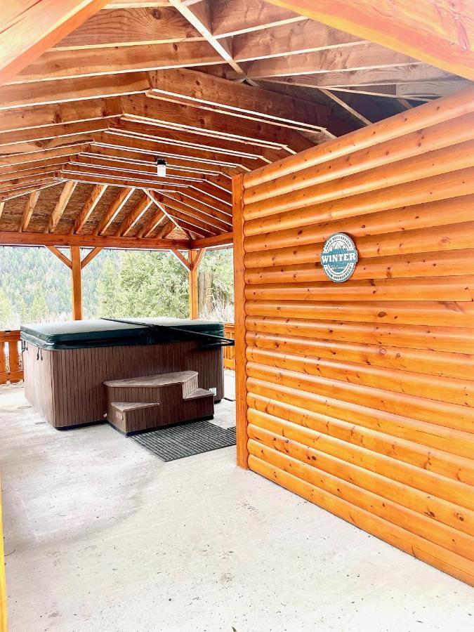 Camels Hump Guest Ranch Lumby Extérieur photo