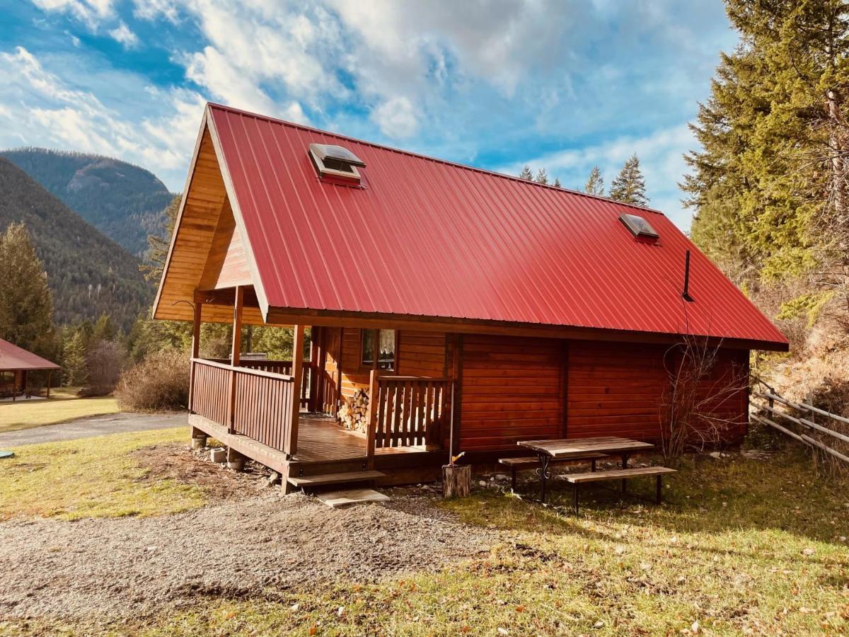 Camels Hump Guest Ranch Lumby Extérieur photo