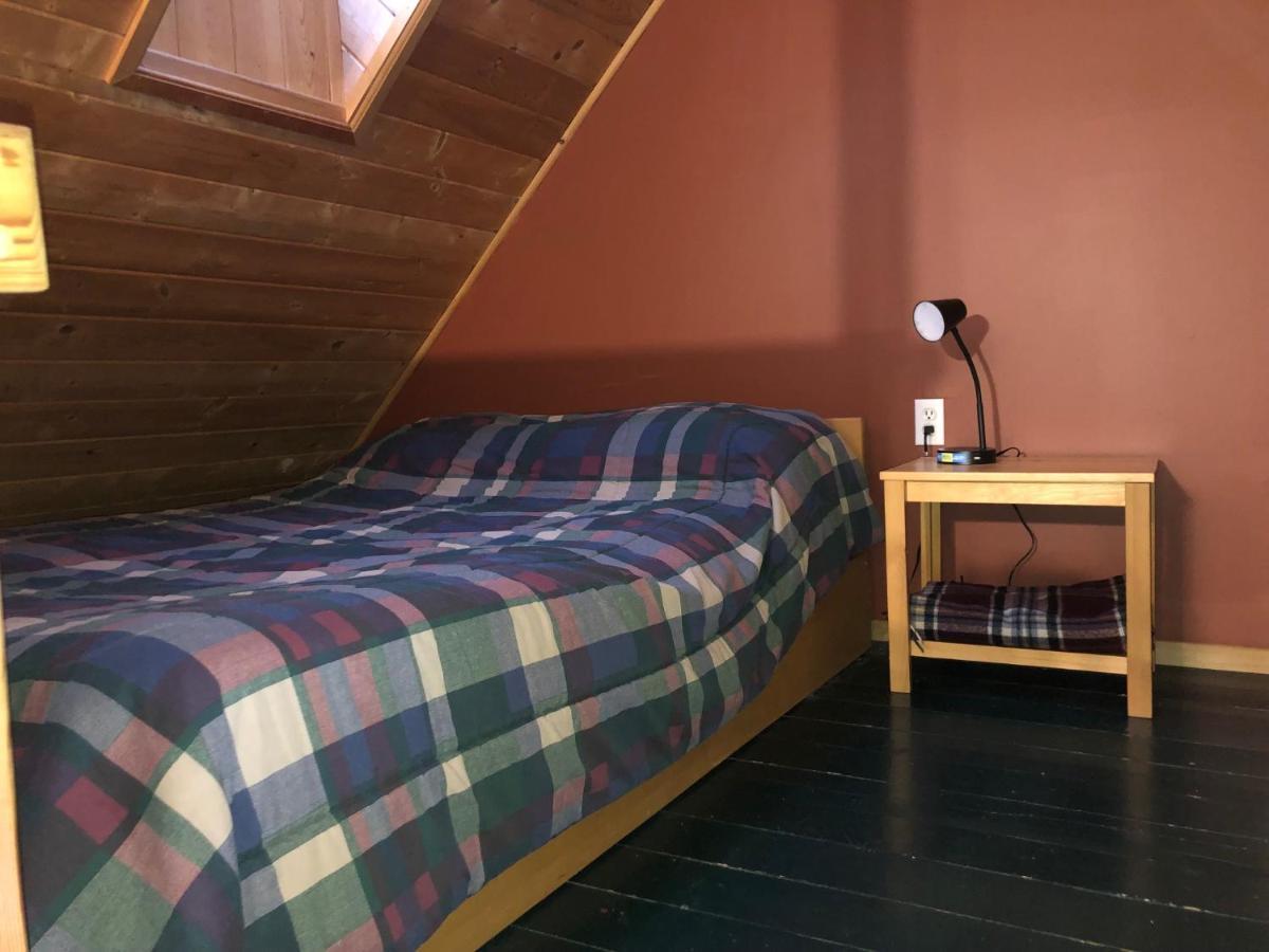 Camels Hump Guest Ranch Lumby Extérieur photo